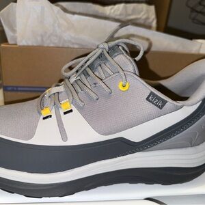 Men’s Kizik London All-Terrain Size 11 Color: Alloy/Poppyseed